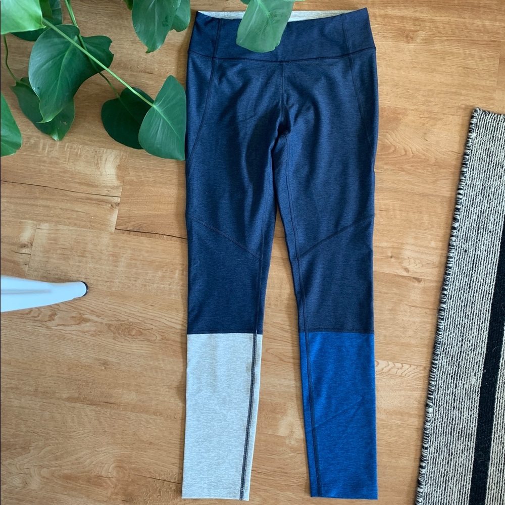 Outdoor Voices dipped leggings size small.